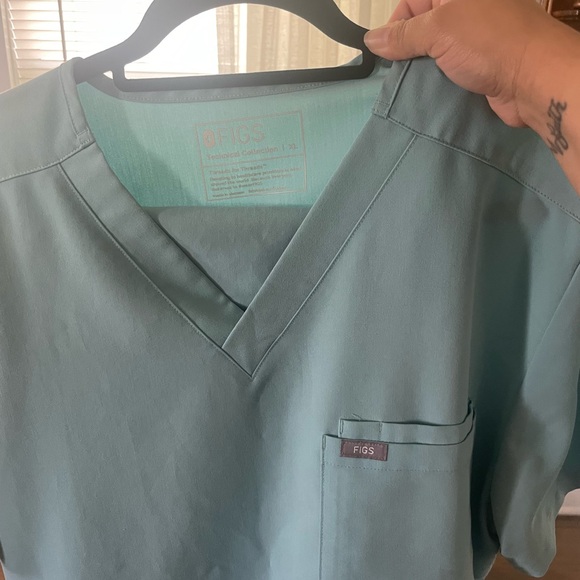 Mens Figs scrubs - Picture 10 of 11